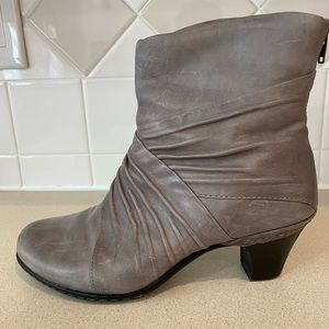 8 W (wide) leather boots